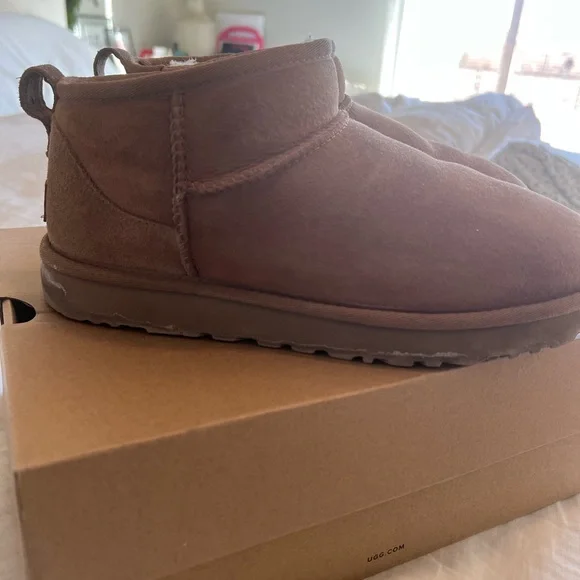 UGG Classic Ultra Mini Boots - Picture 4 of 7